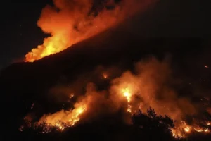 se-intensifica-incendio-forestal-en-malibu-california-5883html-incendio-malibu-eujpg-2732html-f7a81763-3c8f-4f9a-a676-506944315bcf.jpgljnimgndimage=fullsize