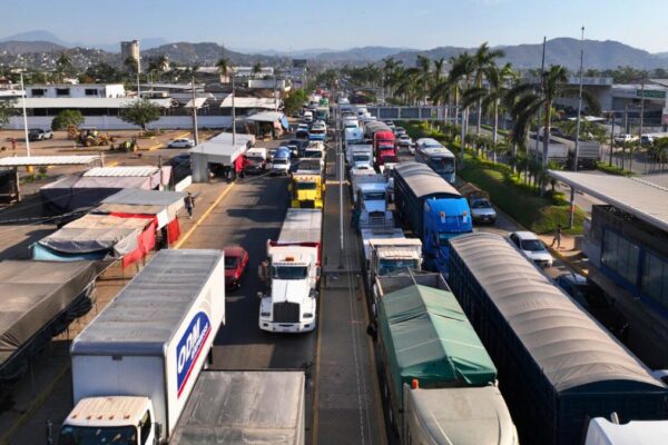 Cancelado el bloqueo programado por transportistas para el viernes 17, habrá marcha hacia el Zócalo