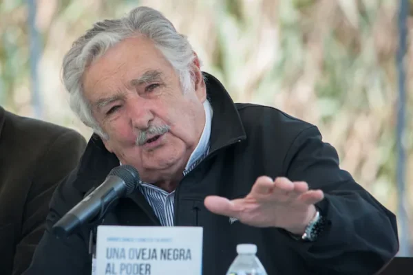 Desmienten muerte de Pepe Mujica, reportes son falsos