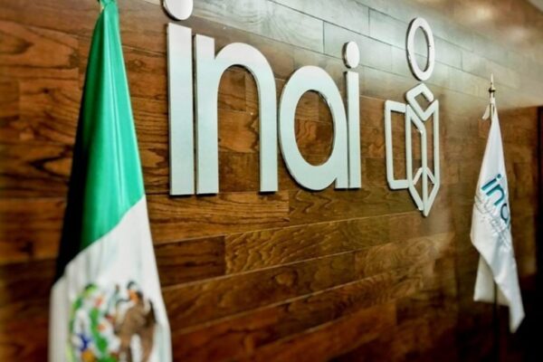 Investigan a funcionarios del INAI por presunta reducción de multas a cambio de boletos para el Mundial