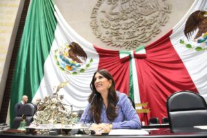 La diputada Kenia López Rabadán propone cambiar el nombre oficial del país a México