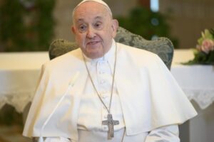 El Vaticano informa: el Papa Francisco muestra una ligera mejoría en su salud