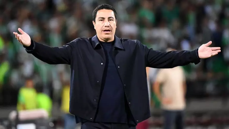 Ya firmó: Efraín Juárez será el nuevo entrenador de Pumas