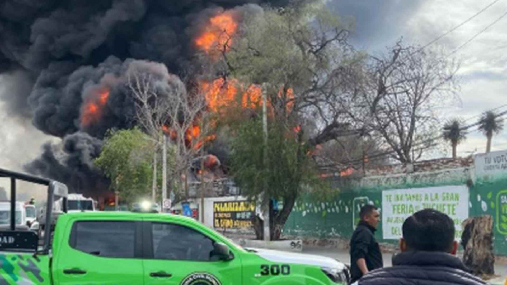 (Video) Megaincendio provoca cierre de calles y suspensión de clases en San Luis Potosí