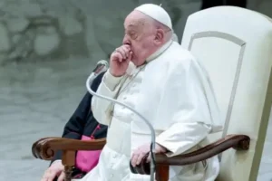 El Papa Francisco presenta mejoría en su salud tras complicaciones respiratorias