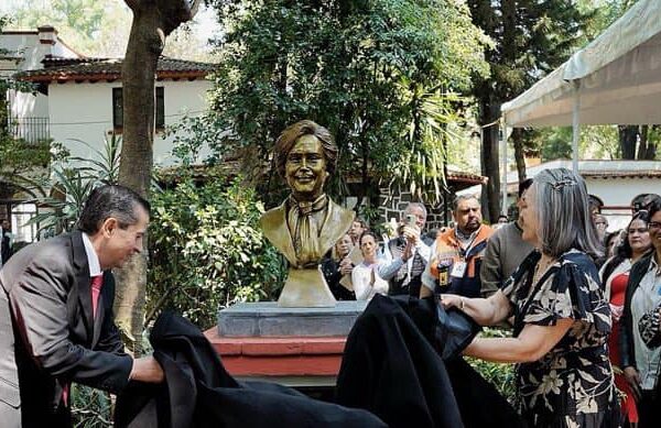 Giovani Gutiérrez rinde homenaje a María de los Ángeles Moreno en Coyoacán