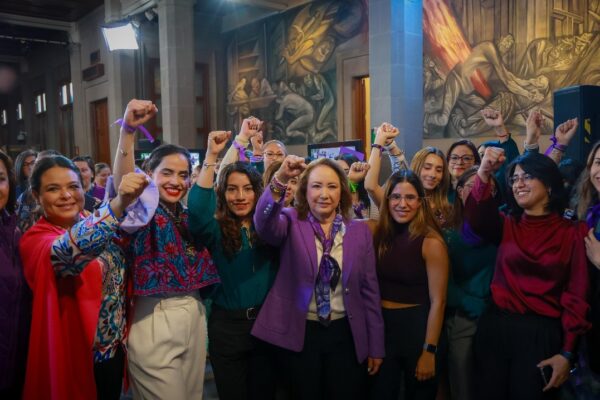 Ministra Yasmín Esquivel en compañía de trabajadoras de SCJN: “Ni un paso atrás” en materia de violencia de género