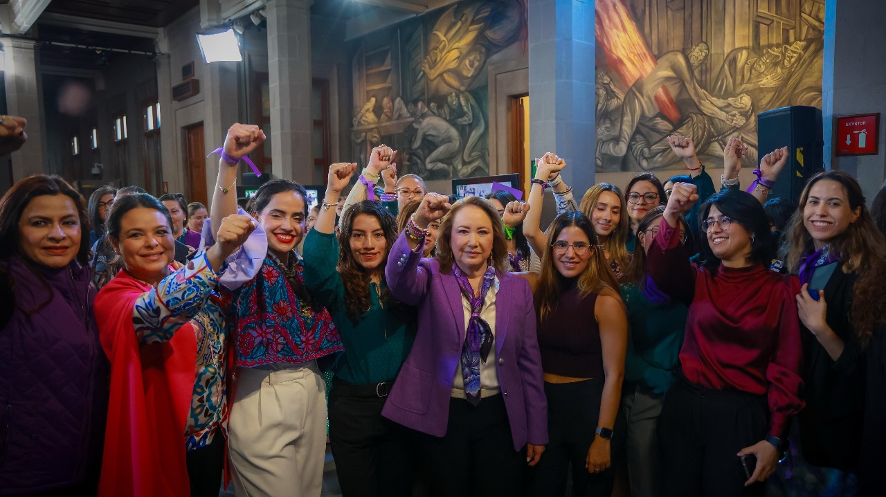 Ministra Yasmín Esquivel en compañía de trabajadoras de SCJN: “Ni un paso atrás” en materia de violencia de género