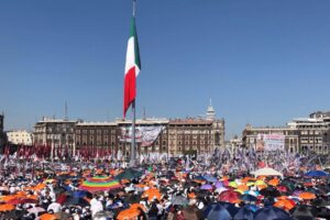 Inicia la asamblea informativa de Sheinbaum en el Zócalo