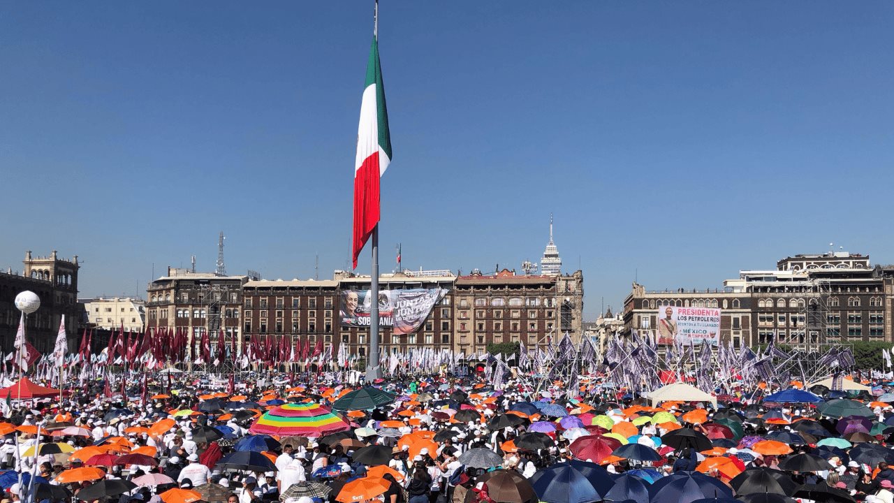 Inicia la asamblea informativa de Sheinbaum en el Zócalo