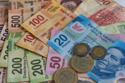 El peso se repone después de aplazamiento de aranceles a México y Canadá