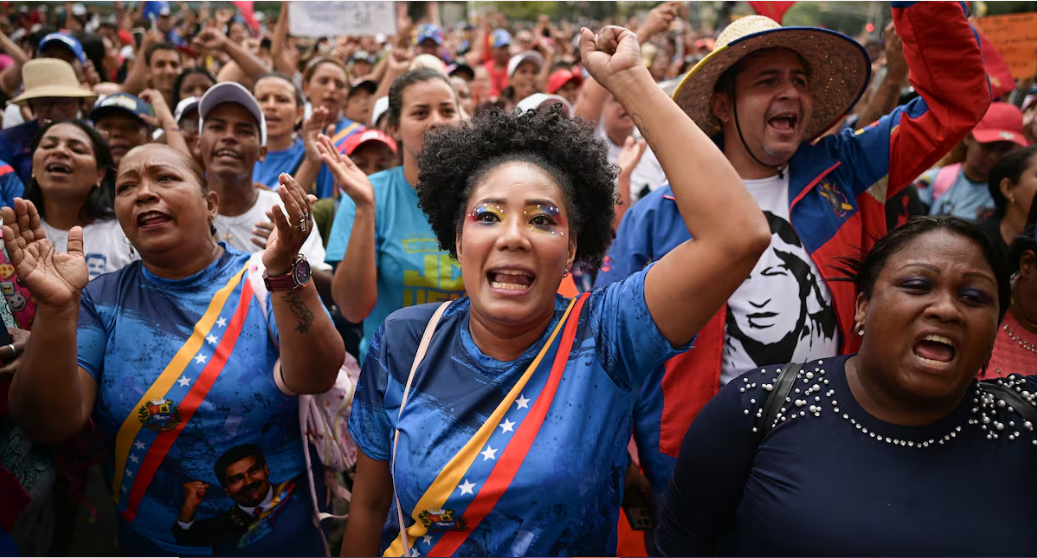 Madres identifican a sus hijos entre las imágenes de los deportados a el Salvador: "no son criminales"