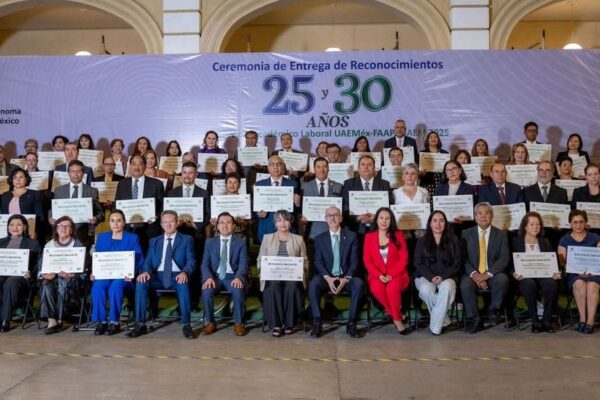 UAEMéx reconoce trayectoria académica del personal docente