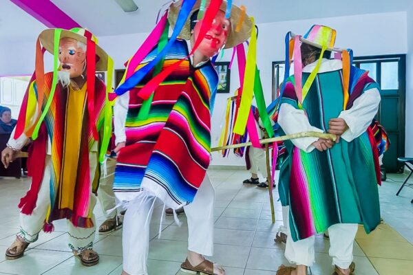 Disfrutan adultos mayores de actividades recreativas en las Casas de Día del DIF Toluca