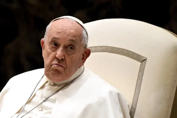 Vaticano convoca cardenales tras muerte del Papa Francisco