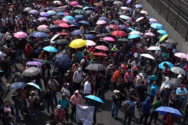 Protesta CNTE retrasa vuelos