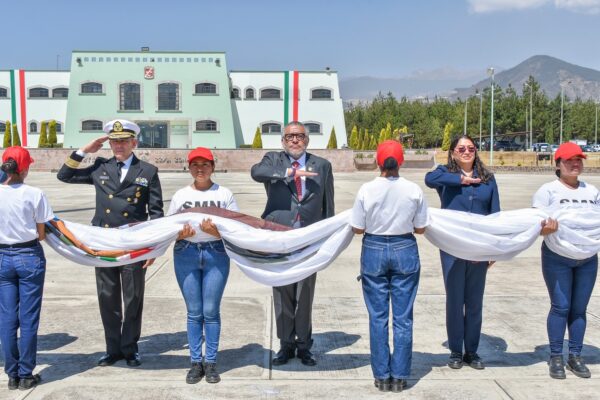 Horacio Duarte acompaña a Delfina Gómez en conmemoración del 5 de mayo