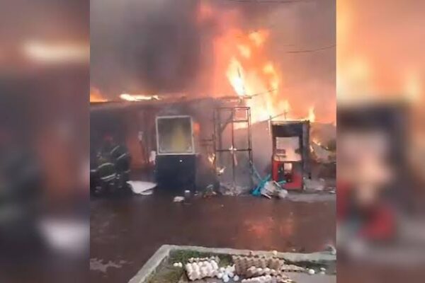 Fuerte incendio en Lindavista moviliza a bomberos