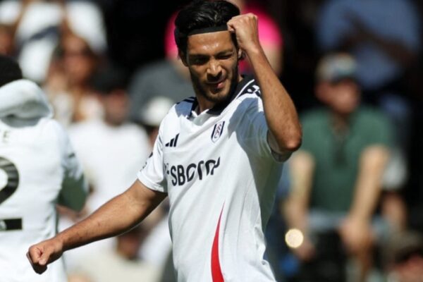 Raúl Jiménez rompe su sequía goleadora, pero Fulham se desploma