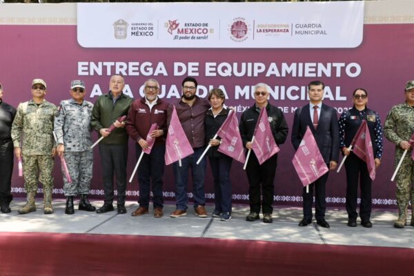 ENCABEZAN ALCALDE ISAAC MONTOYA Y GOBERNADORA DELFINA GÓMEZ ENTREGA HISTÓRICA DE EQUIPAMIENTO A LA GUARDIA MUNICIPAL