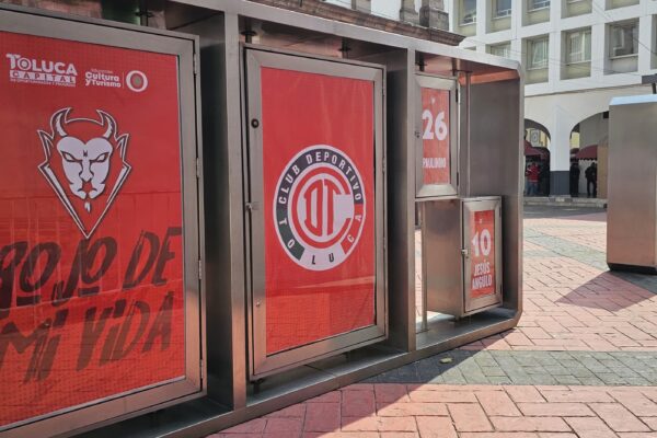 Se ilumina Toluca de rojo por la final futbolera