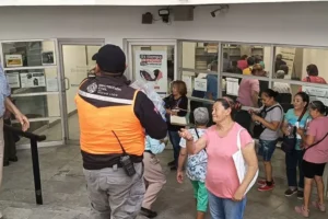 Nuevo León reparte agua por ola de calor