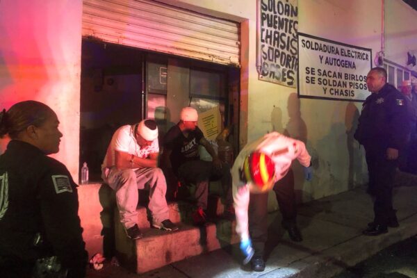 Detiene policía de Toluca a dos sujetos por daños y lesiones