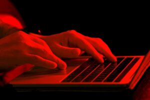 Instituciones venden información hackers
