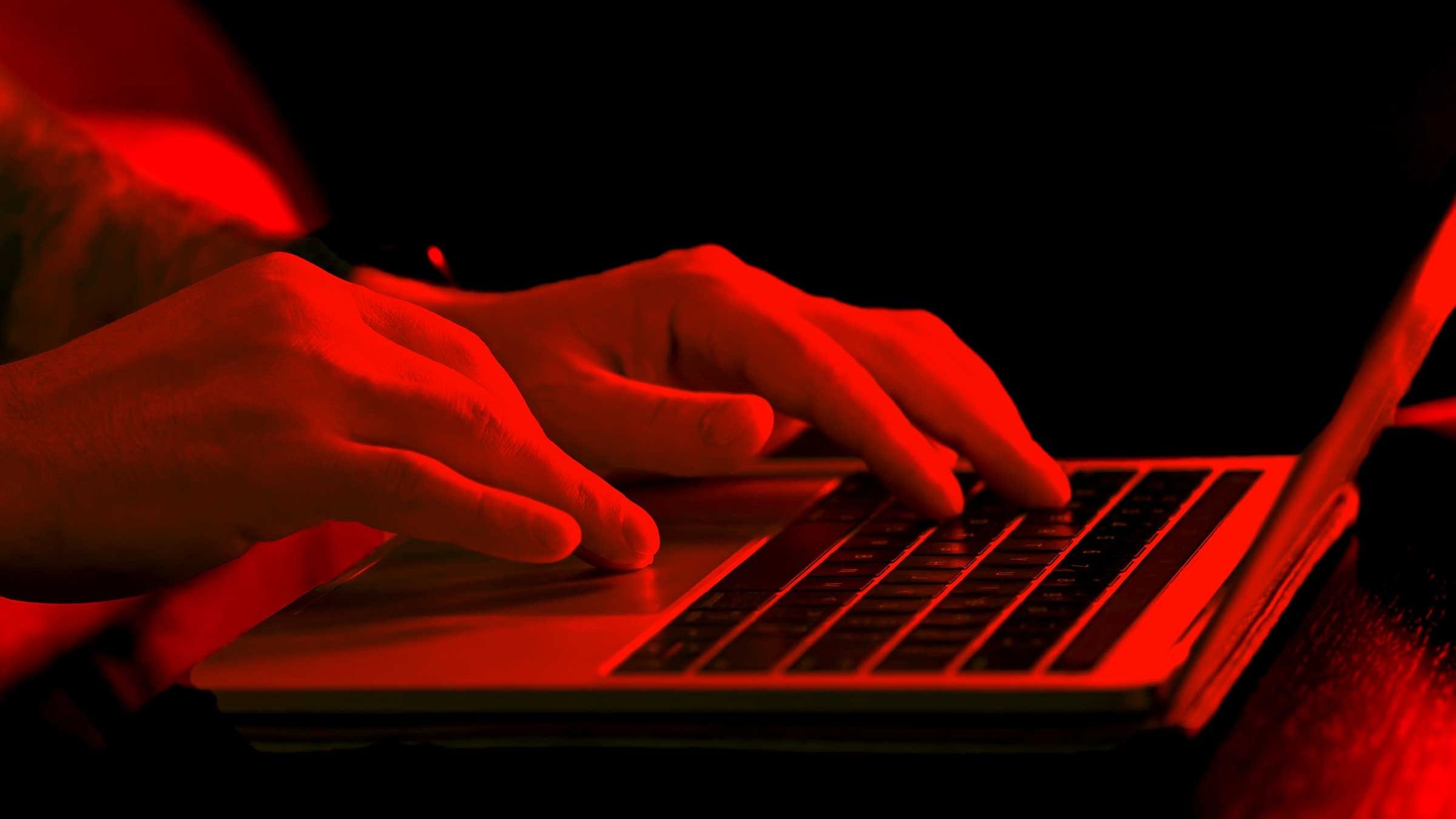 Instituciones venden información hackers