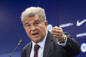 Laporta explota contra arbitraje tras eliminación del Barça