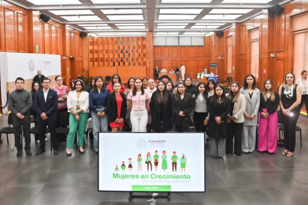Convoca Alejandra Figueroa a crear una red de mujeres jóvenes
