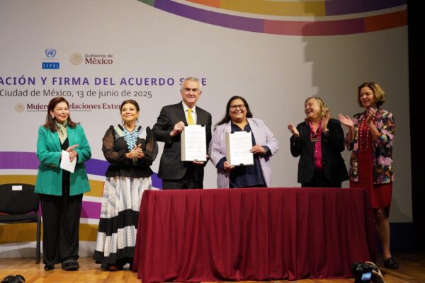 ENCABEZAN CLARA BRUGADA Y CITLALLI HERNÁNDEZ FIRMA DEL ACUERDO PARA QUE LA CIUDAD DE MÉXICO SEA SEDE DE LA XVI CONFERENCIA REGIONAL SOBRE LA MUJER