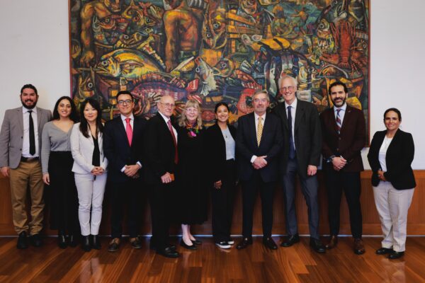 Canciller se reúne con víctimas y activistas estadounidenses contra la violencia por armas de fuego