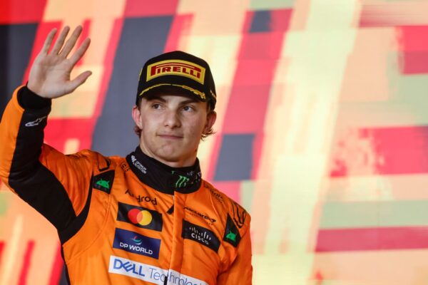 Oscar Piastri triunfa en el Gran Premio de España y Verstappen se desploma tras una penalización