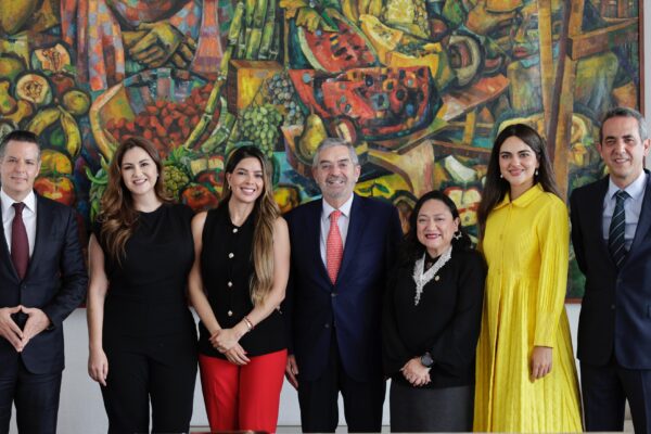 Juan Ramón de la Fuente se reunió con las senadoras Andrea Chávez, Karina Ruiz, Geovanna Bañuelos y Ruth González, y el senador Alejandro Murat