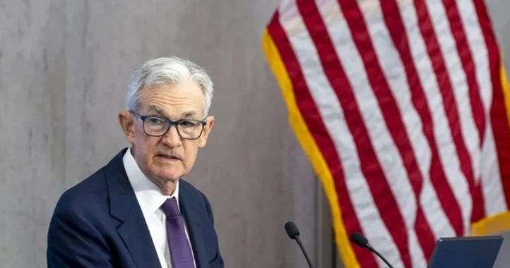 Trump ataca a Powell tras congelar tasas