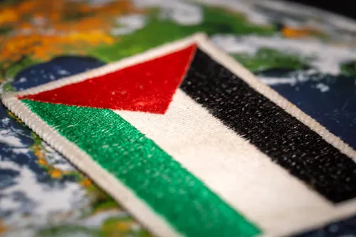 bandera-de-palestina-en-el-contexto-del-mundo-concepto-situación-política-franja-de-gaza