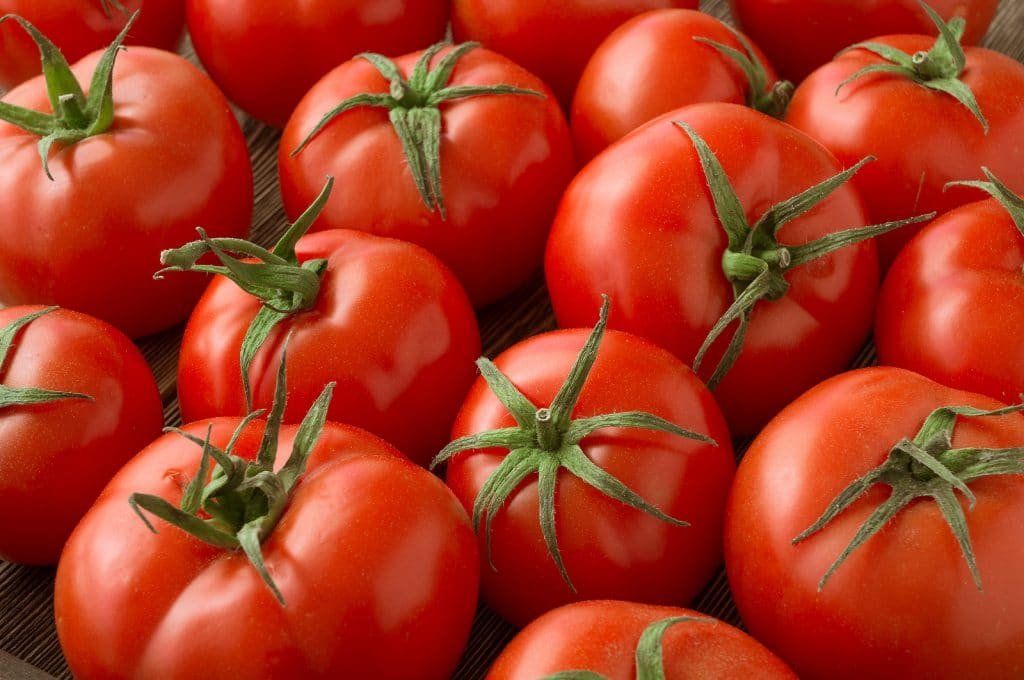 bigstock-red-tomatoes-background-Group-85004267-1024x680
