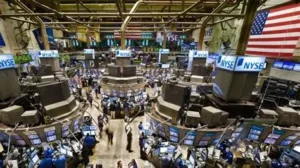 Wall Street cierra a la baja tras máximos históricos
