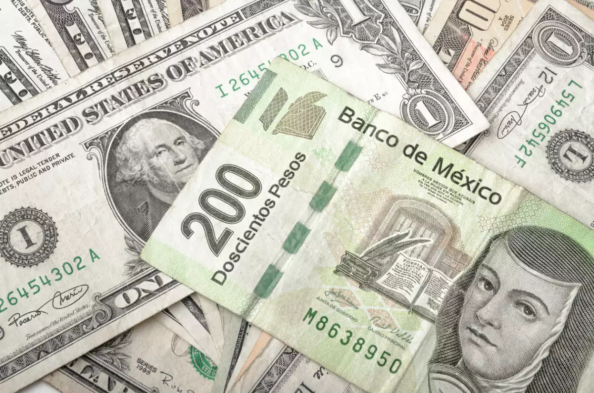 peso mexicano cae 18.46 por dólar