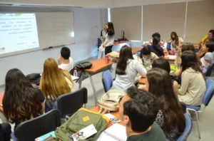 Convocan a jóvenes a Becas Santander Legacy 2025