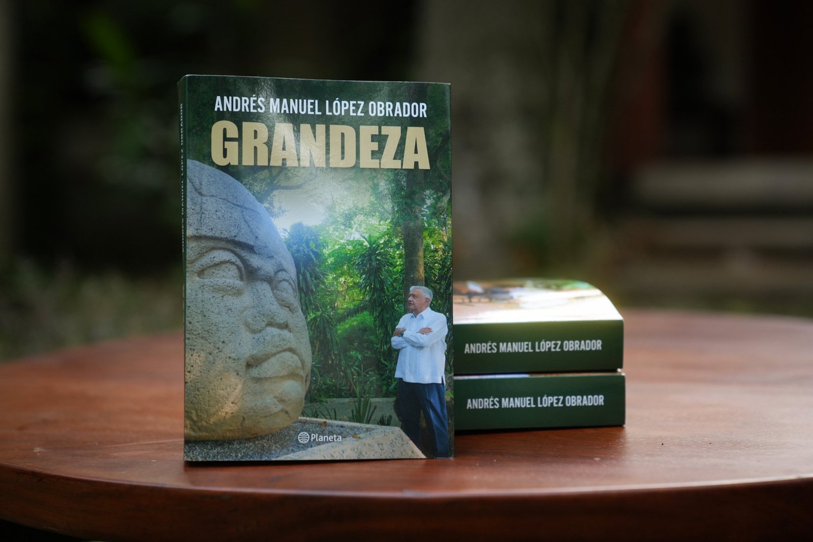 López Obrador libro Grandeza