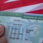 Giro en la Casa Blanca: gobierno frena cambio radical en las solicitudes de “green card”