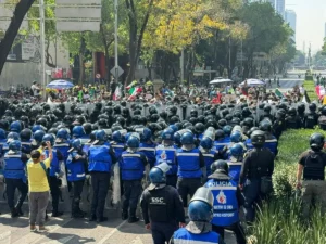 apenas-una-veintena-de-manifestantes-participan-en-segunda-marcha-de-la-gen-z_190630be-1b1a-47e0-a72a-99fb40587241_media