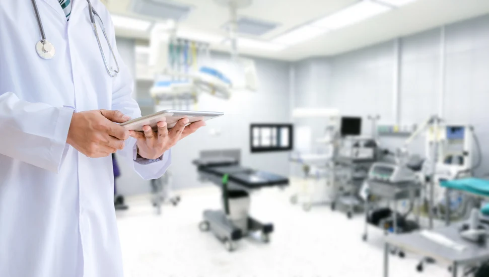 equipo-medico-medico-hospital-quirofano (1)