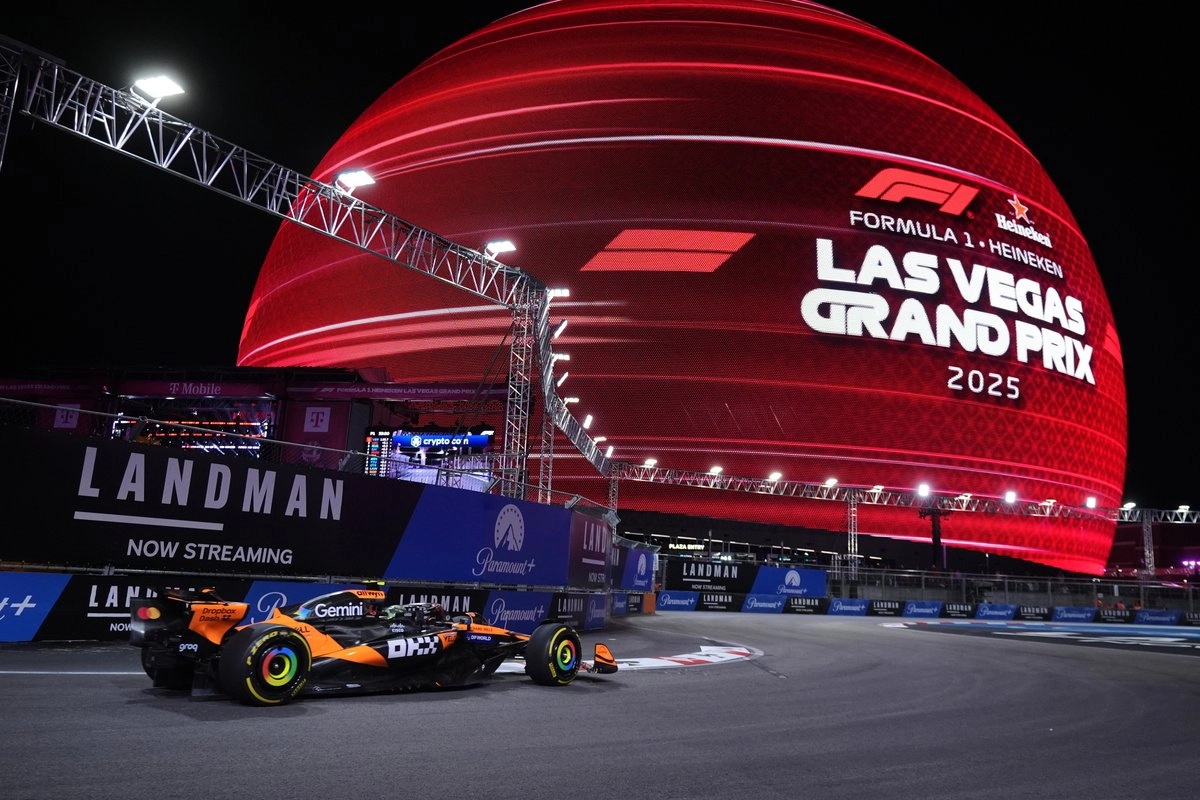 lando-norris-logra-el-mejor-tiempo-en-unos-caoticos-ensayos-del-gp-de-las-vegas_e5dc9bd2-7e6b-4045-9b05-e056b6284e8c_medialjnimgndimage=fullsize