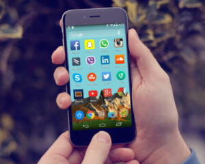 Social_media_Icons_On_The_Home_Screen_of_an_Android_Phone