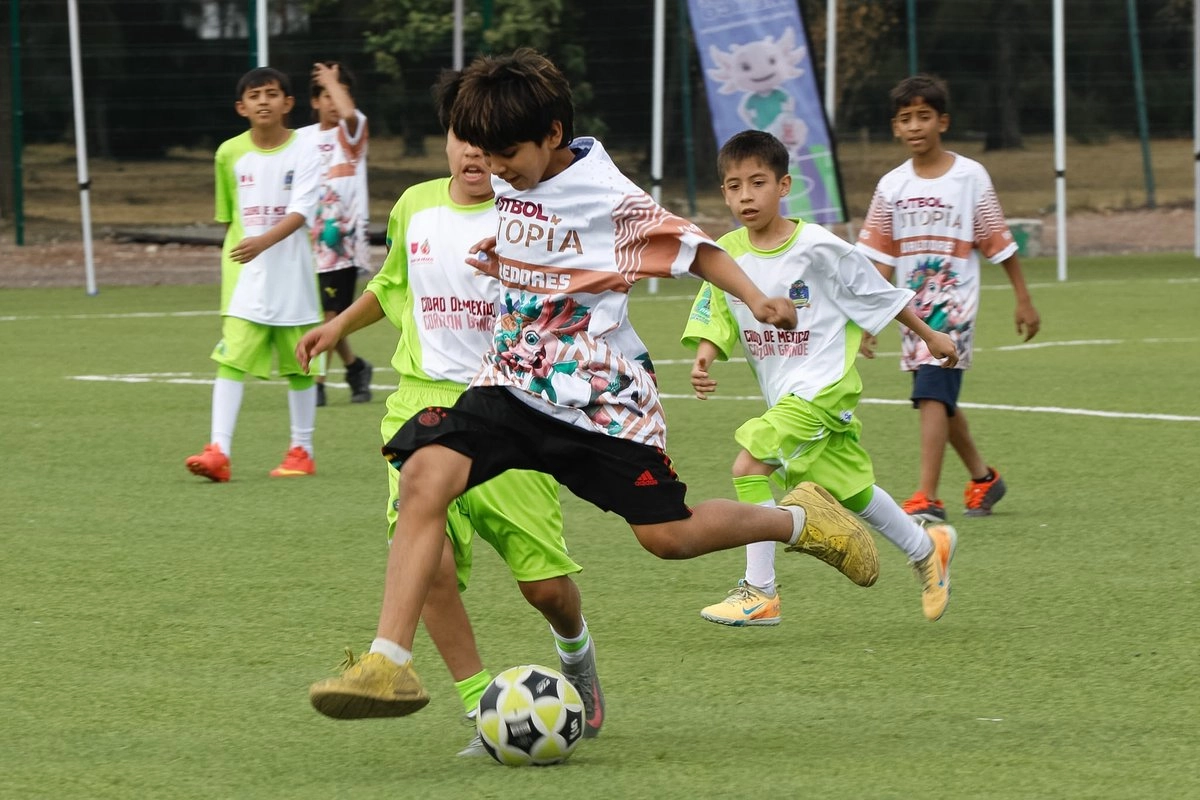 el-futbol-ofrece-una-tregua-a-la-dificil-vida-de-los-ninos-migrantes_1878882b-ffff-4ca5-9d7f-7f4e5c98f325_medialjnimgndimage=fullsize