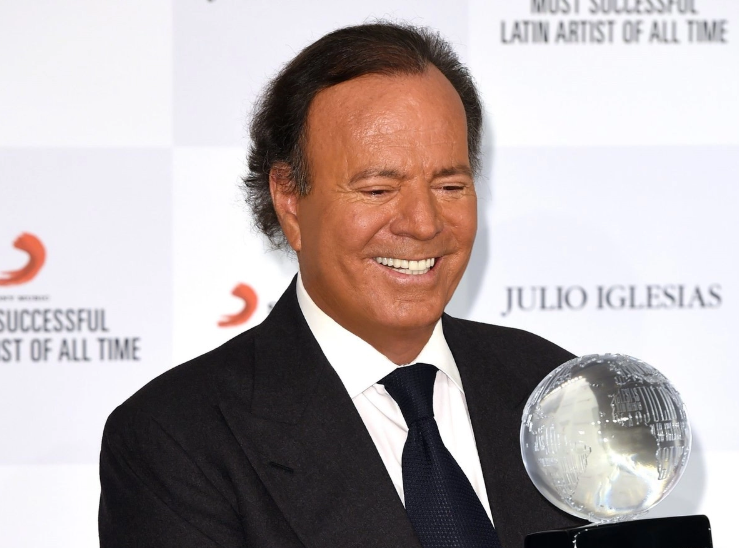 archiva denuncia contra Julio Iglesias