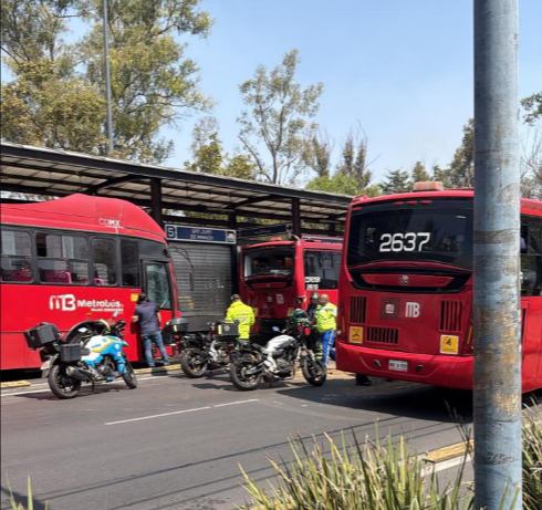 choque de Metrobús en San Juan de Aragón